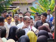 Lewati Akses Terputus, Syah Afandin Hadiri Warga Terisolir dan Pastikan Mereka Tak Ditinggalkan