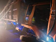 Dumptruck vs kontainer parkir di ruas tol belmera, sopir lolos dari maut