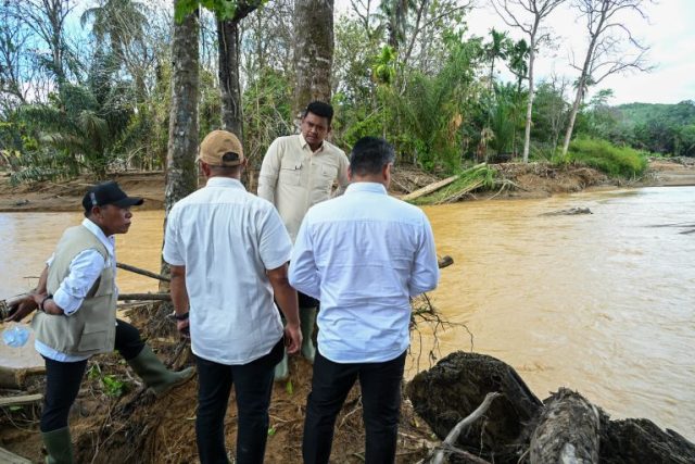 Gubsu-tinjau-bencana-tapteng-1-768x512