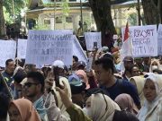 Ribuan Massa Demo Kantor.Bupati Langkat, Ricuh Bantuan Korban Banjir Tak Tepat Sasaran
