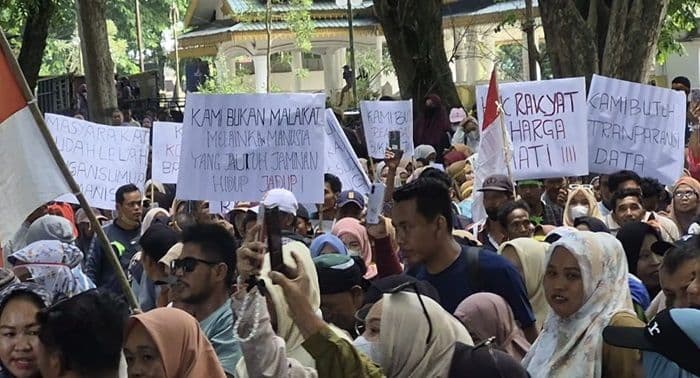 ribuan_korban_banjir_langkat_demo_dprd_tuntut_bantuan_tak_tebang_pilih_2026-04-20_16-32-34_2615