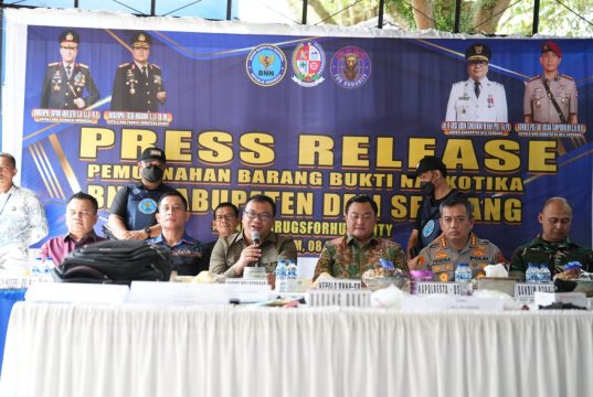 Musnahkan Sabu Tangkapan BNNK Deli Serdang