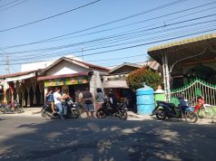 Korban Pemadaman Listrik PLN, Warga Serbu Penjual Air Isi Ulang