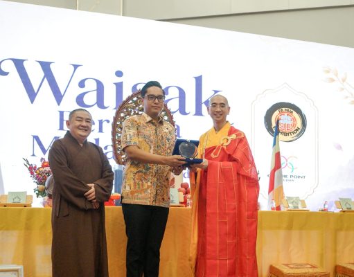 Peringati Hari Tri Suci Waisak, Wali Kota Medan Ajak Umat Buddha Pancarkan Cahaya Kebaikan