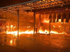 Toko Baju dan Warung Makan Ayam Penyet di Tanjung Morawa Terbakar