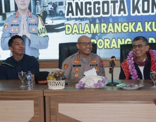 Bunga untuk Keadilan : Hinca Panjaitan Ajak Polres Karo Tebarkan Keharuman Pelayanan