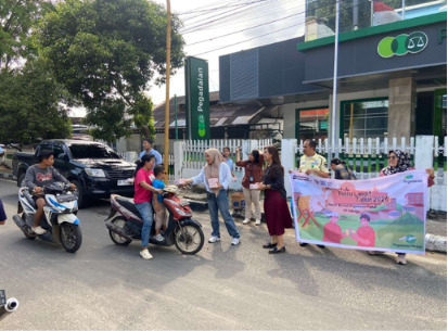Pegadaian Ketuk Pintu Langit, Berbagi Makanan di Lima Wilayah