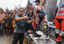 Wali Kota Cup Siantar Road Race 2026, Wesly Serahkan Trophy Bagi Juara I