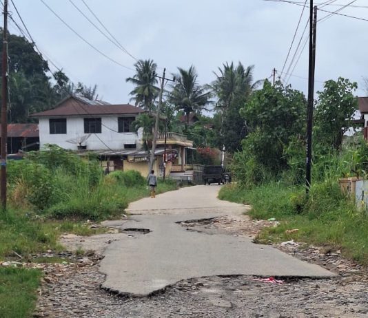 Jalan Menuju Pesantren Modern Al- Barokah Rusak Parah di Simalungun, Wali Santri Akan Mengadu Ke AHY