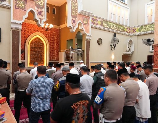 Sholat Subuh Bersama Masyarakat, Kapolda Sumut Ajak Perkuat Persatuan dan Perangi Narkoba