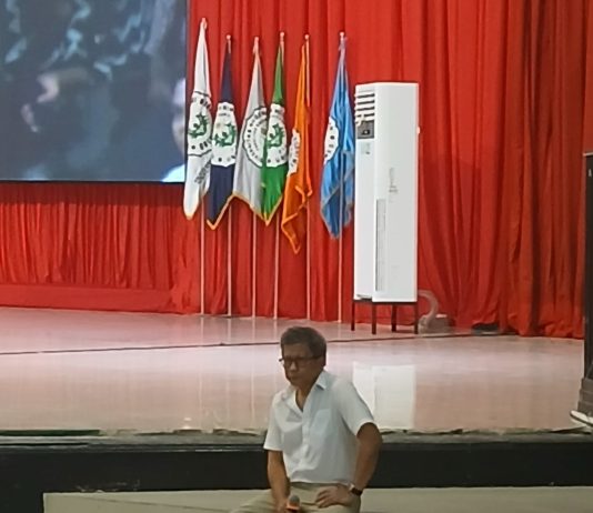 Rocky Gerung Ajak Mahasiswa Unimed Berpikir Kritis