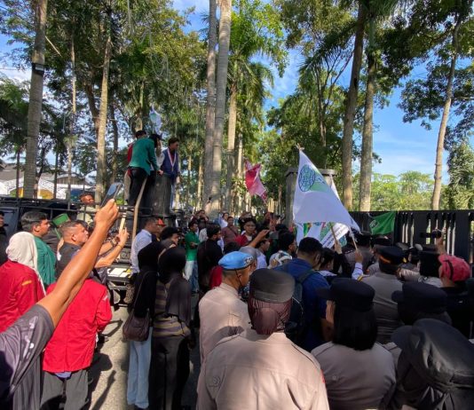 Demo Aliansi Cipayung Plus Di Kantor Bupati Deliserdang Ricuh