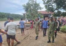Dandim 0204/ DS Tinjau 11 Rumah Warga Hanyut Disapu Banjir di Galang